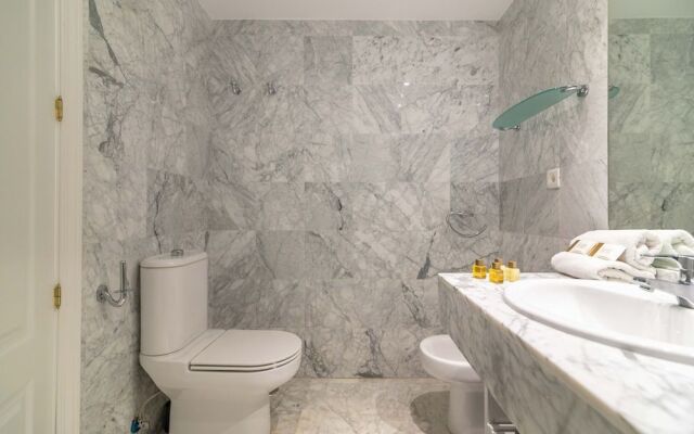 Whispering Palms Apartment