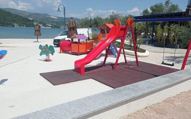 Cute apartment in stone house near sea