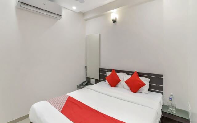 OYO 12053 Hotel Shri Govind