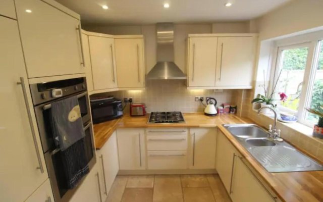 Entire house-South Manchester-close to airport