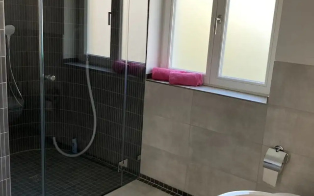 Small Boulder Comfortable Vacation Home