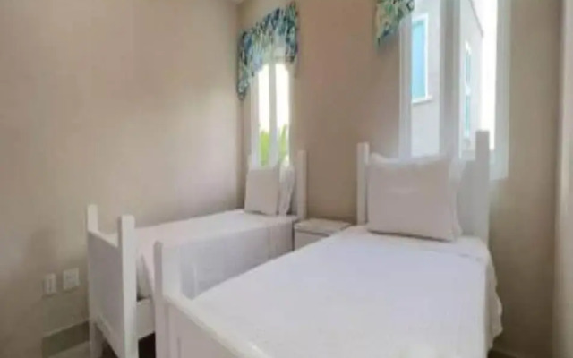 Villa Francoise - 4 Bedroom Beachfront w Pool