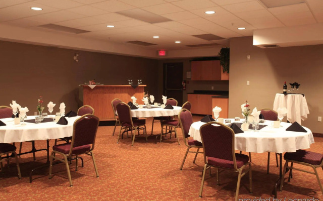 Coast Grimshaw Hotel & Suites