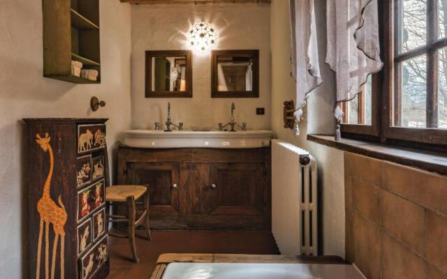 4BR Traditional Chalet BBQ + Fireplace + View