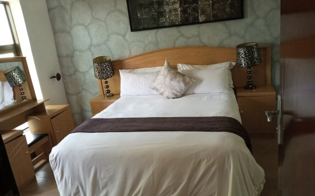 Executive Fully Furnished Apartment Close to Amenities