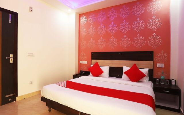 Oyo 42619 Diamond Key Residency