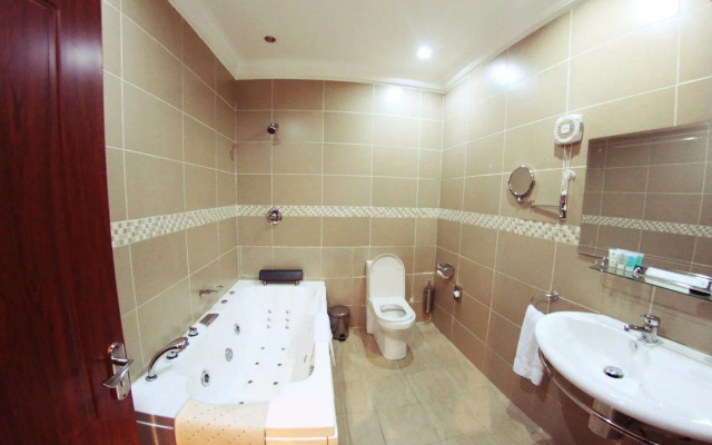 Pearl Gate Hotel