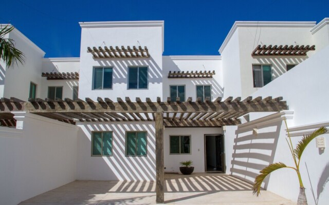 Piña Beach House in San Benito Beach