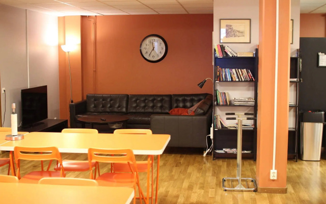 Spoton Hostel & Sportsbar