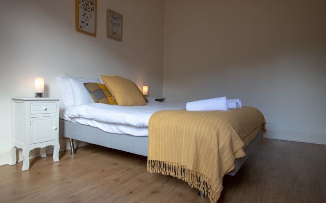 1 Bedroom Flat In Broughton