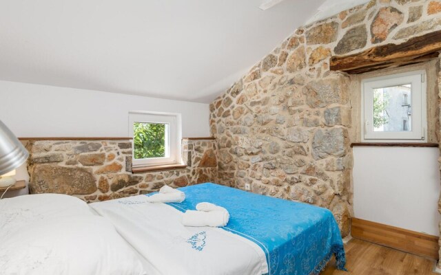 Beautiful Home in Brzac With Wifi and 2 Bedrooms