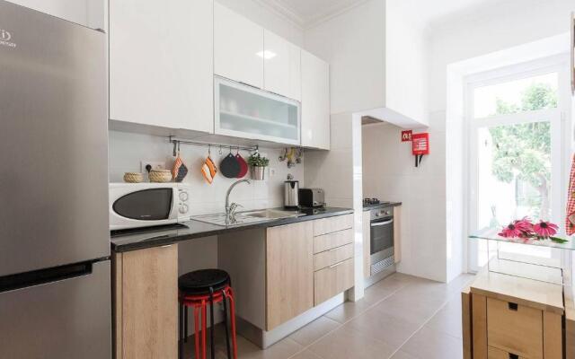 Sunny orange garden apartment in central Lisbon