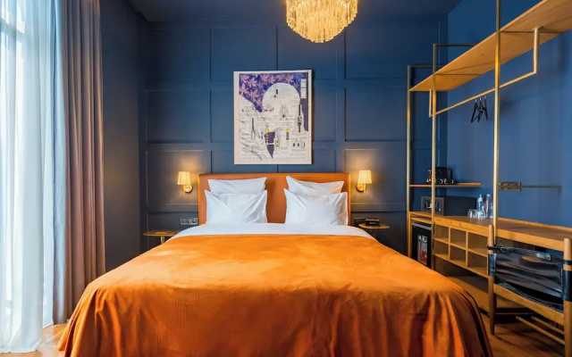 Zorba & Bond Boutique Hotel