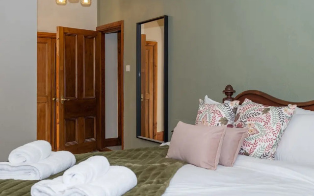 Watermouth Castle, Rhododendron Apartment