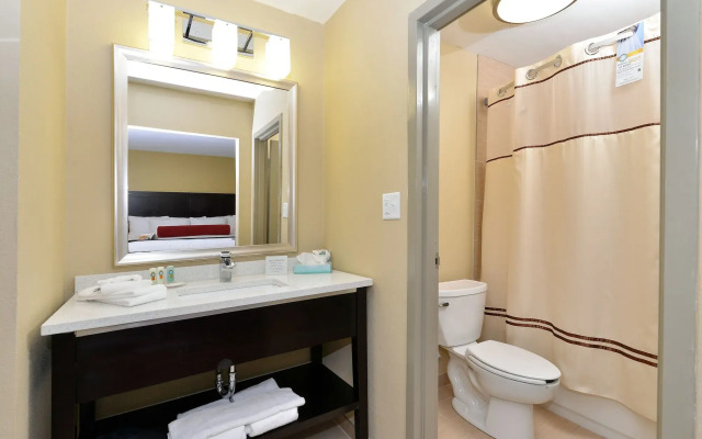 Quality Suites Nashville Airport