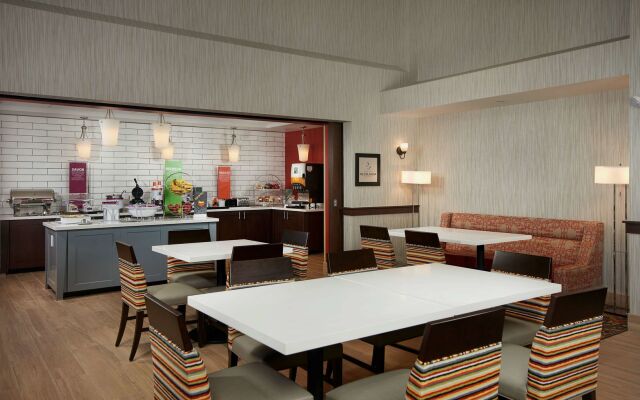 Hampton Inn & Suites Phoenix/Scottsdale on Shea Boulevard