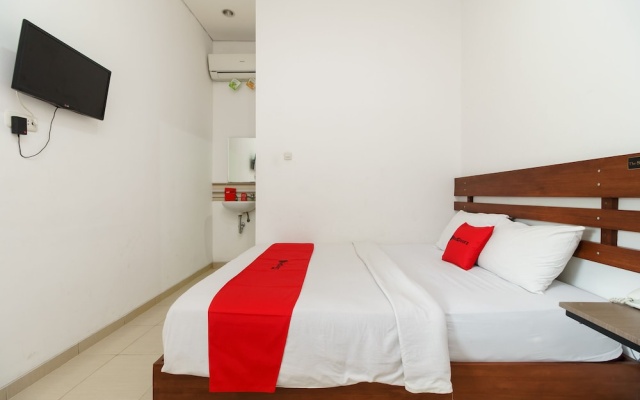 RedDoorz near Jembatan Siti Nurbaya Padang – Guest Rooms – Padang