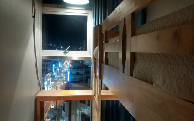 Life Guesthouse - Hostel