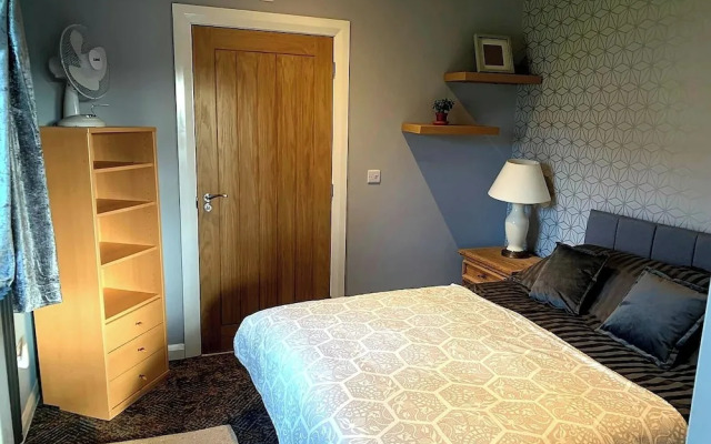 Y Caban-the Cabin-1 Bed-sleeps 2-parking-fast Wifi