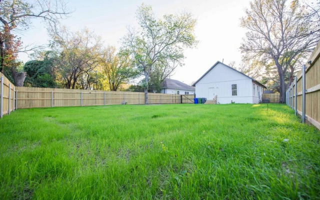 New Charming 2-bedroom Home Minutes to Downtown
