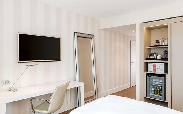 Superior Double room with park view (full double bed) (bed type is subject to availability)