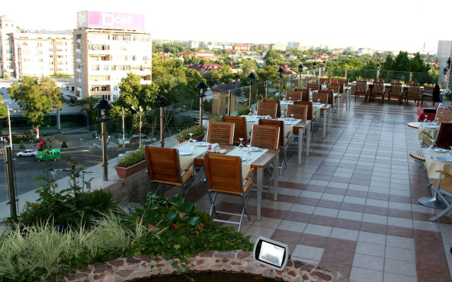 Grand Mir Hotel