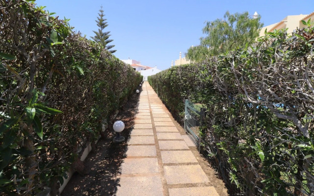 3-bed Townhouse With Pool in Albufeira Balaia