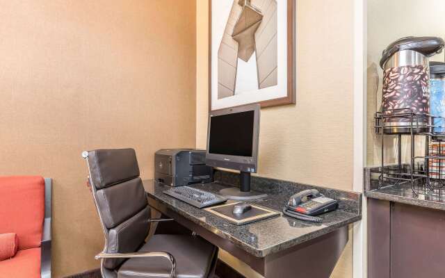 Comfort Inn Alton near I-255