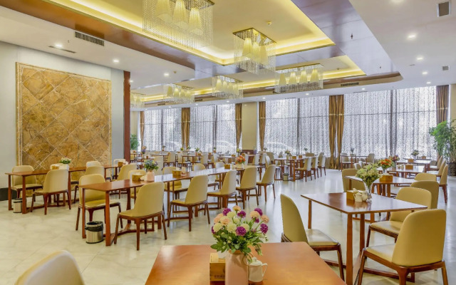 Shengshi Baiyun Hotel