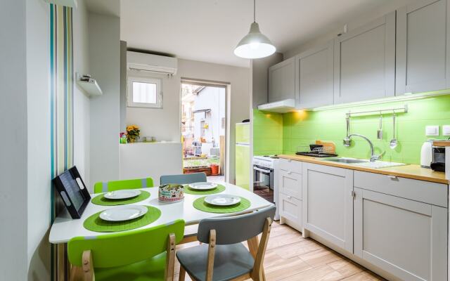 City-Sea Fusion, Elegant Gem Minutes from the Beach