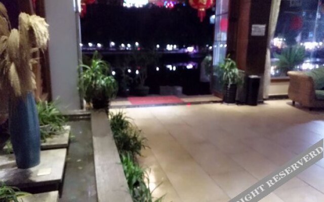 凤凰华瑞·江边客栈