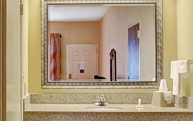 Americas Best Value Inn Memphis I-240