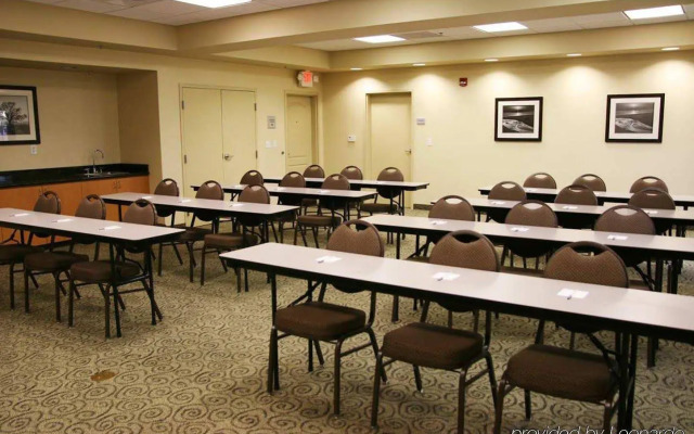 Hampton Inn And Suites Madera