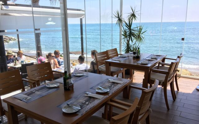 Mi Capricho Beachfront Apartment - Sitio de Calahonda