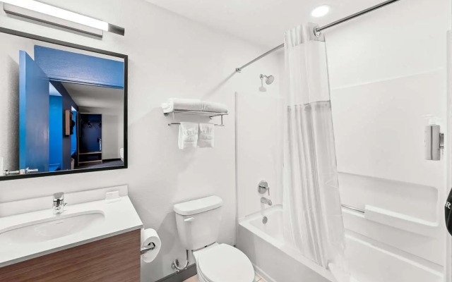 Spark by Hilton Sterling Dulles Airport