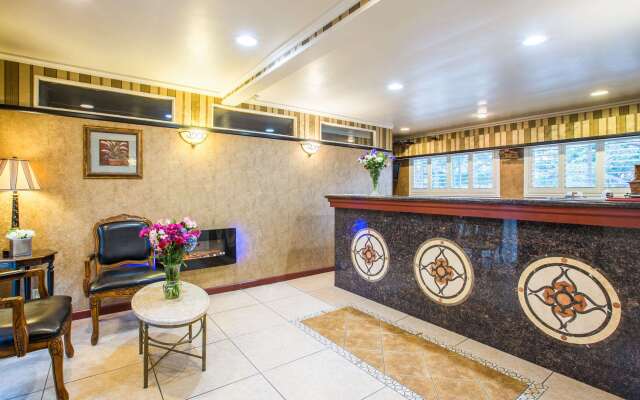 Clarion Collection Carmel Oaks Inn