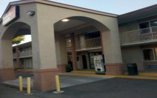 Amberly Courtyard Inn and Suites