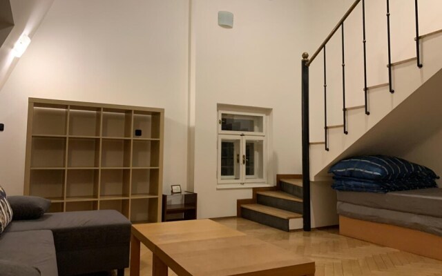 Fantastic 5 Bedroom Duplex in the Old Town