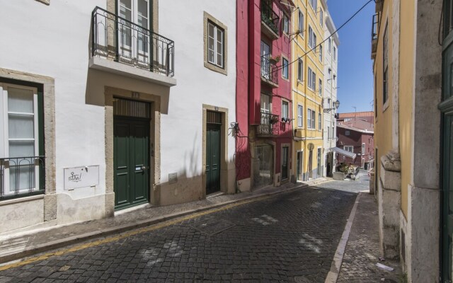 Cozy Flat in the Heart of Alfama