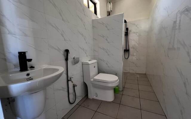 Balungi Bungalows And Restaurent