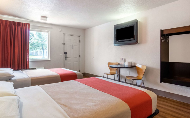 Motel 6 Youngstown, OH