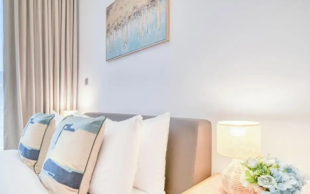 Spacious Azizi Riviera Studio