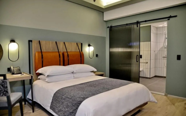 Courtyard Hotel Waterfall City