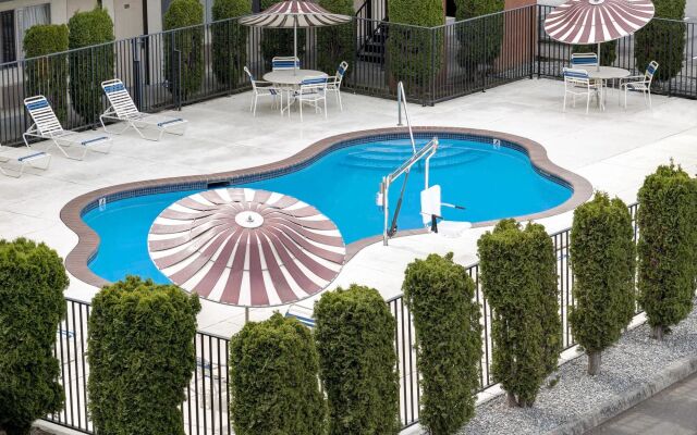 Olympic Inn & Suites