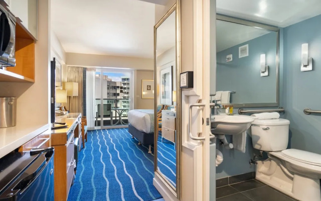 Ala Moana Hotel Room Near Beach