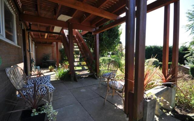 The Garden Apartment, Near Airport & City