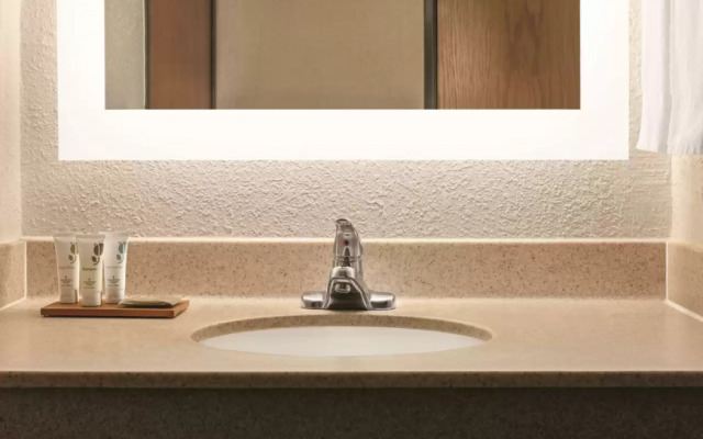 Country Inn & Suites by Radisson Auburn IN