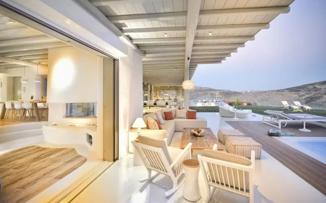 Coastal Retreat With Wellness