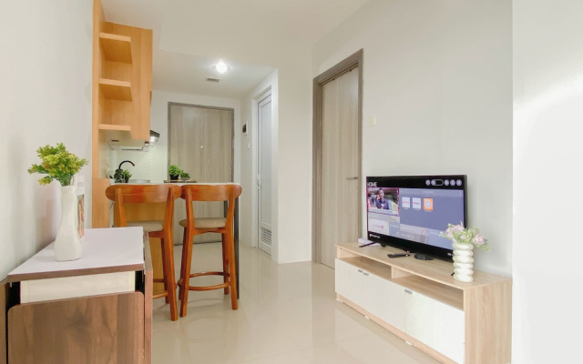 Contemporary And Restful 2Br At Apartment Anwa Residence