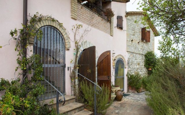 B&B With Pool and View of Assisi